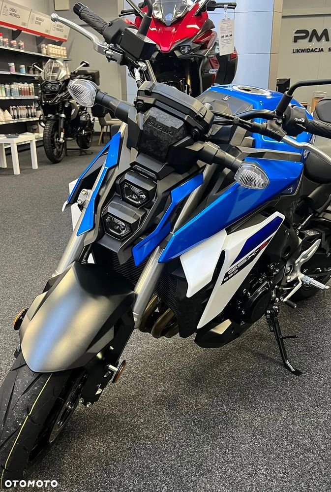Suzuki GSX - 12