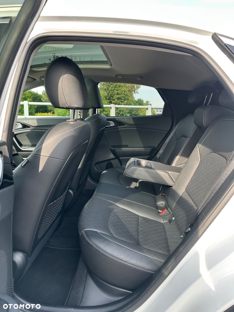 Kia XCeed - 32