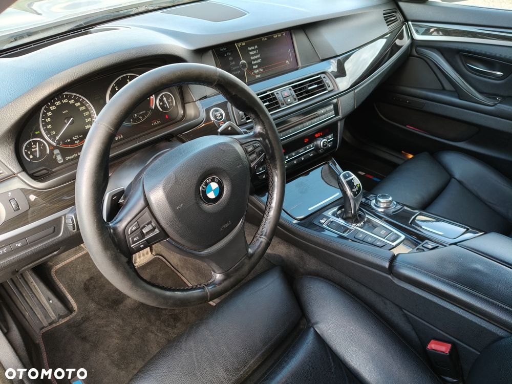 BMW Seria 5 530d xDrive - 13