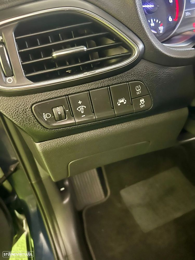 Hyundai i30 CW - 16