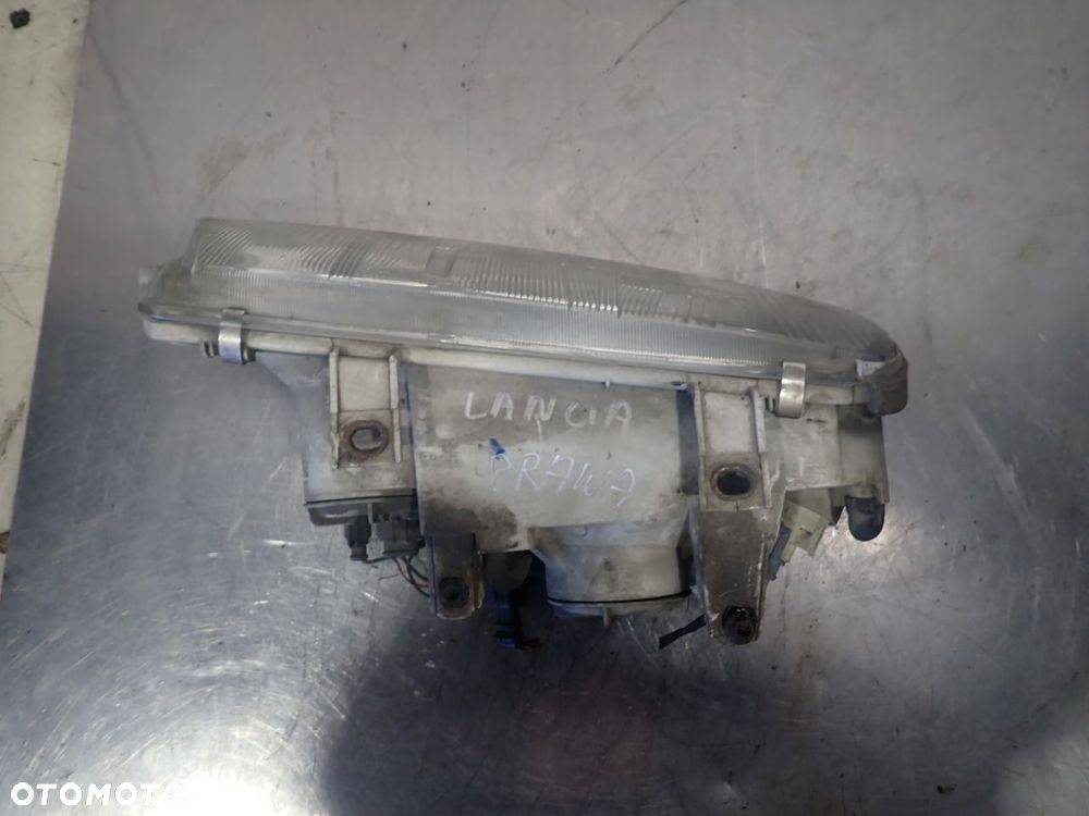 LAMPA PRAWA PRZEDNIA LANCIA KAPPA 2.4 KAT - 3