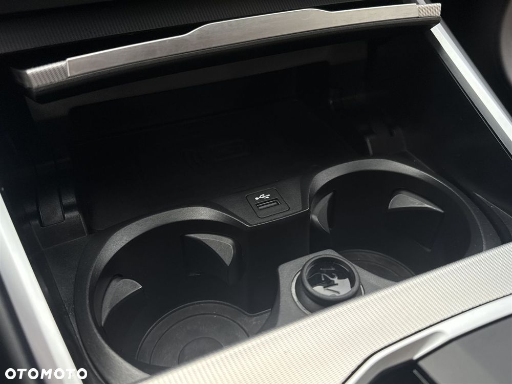 BMW Seria 3 320d xDrive - 16