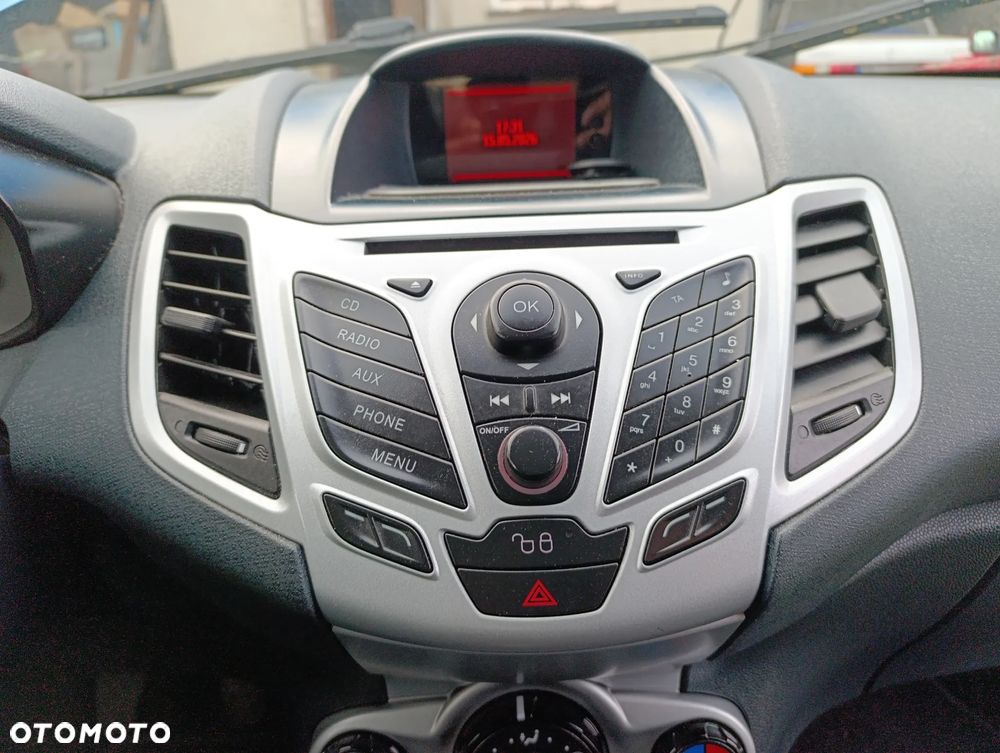 Ford Fiesta 1.25 Celebration - 17