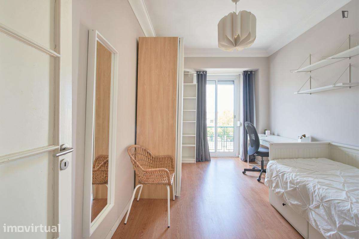Quarto - localizado em Roma-Areeiro Lisbon - Grande imagem: 2/29