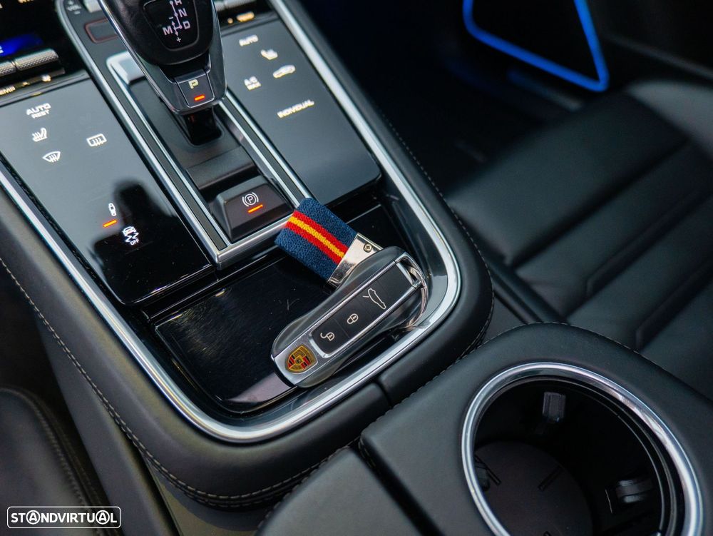 Porsche Panamera Sport Turismo 4 E-Hybrid - 40