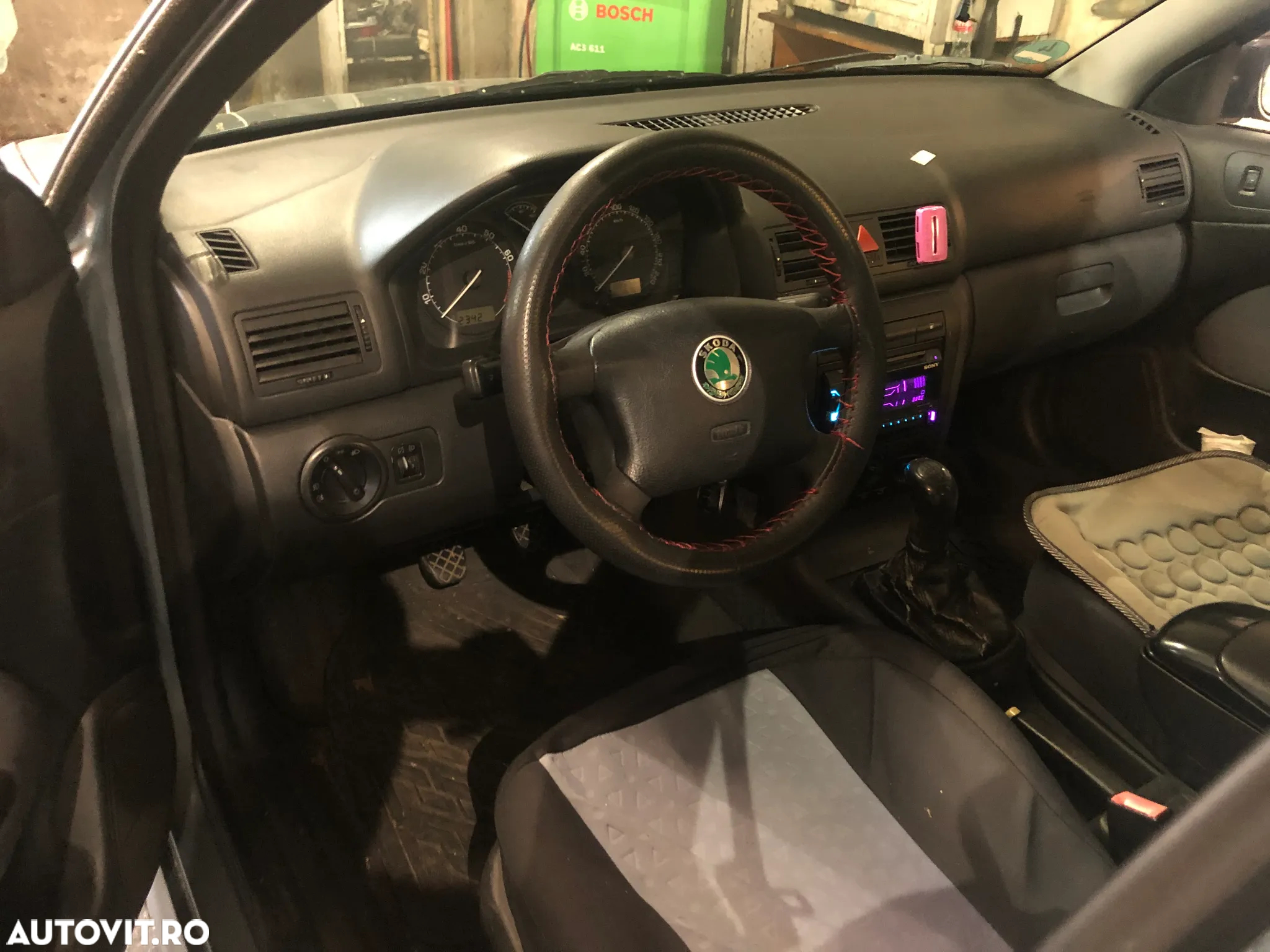 Dezmembrez Skoda Octavia 1 break 2002 gri bleo 1.6 SR benzina - 7
