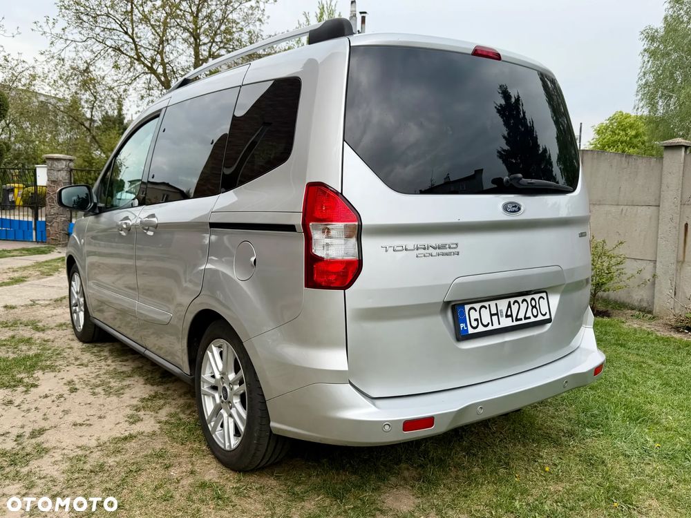 Ford Tourneo Courier 1.0 EcoBoost S&S Titanium - 4
