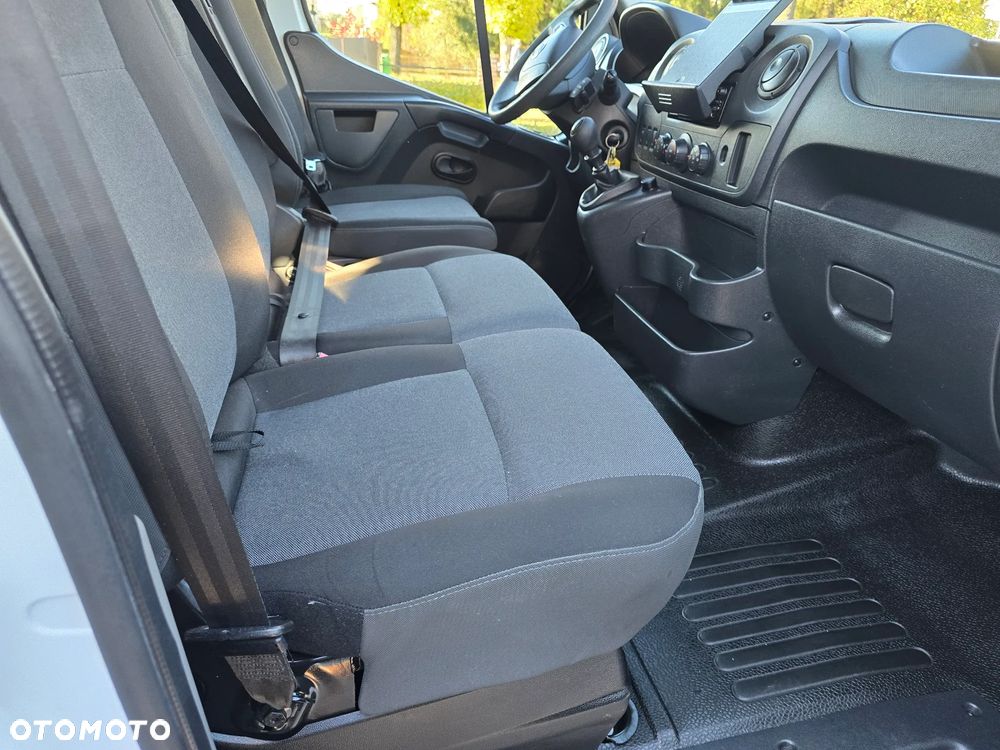 Nissan NV 400 - 6