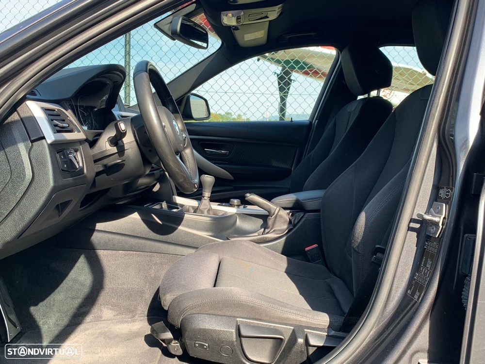 BMW 320 d Touring Pack M - 16