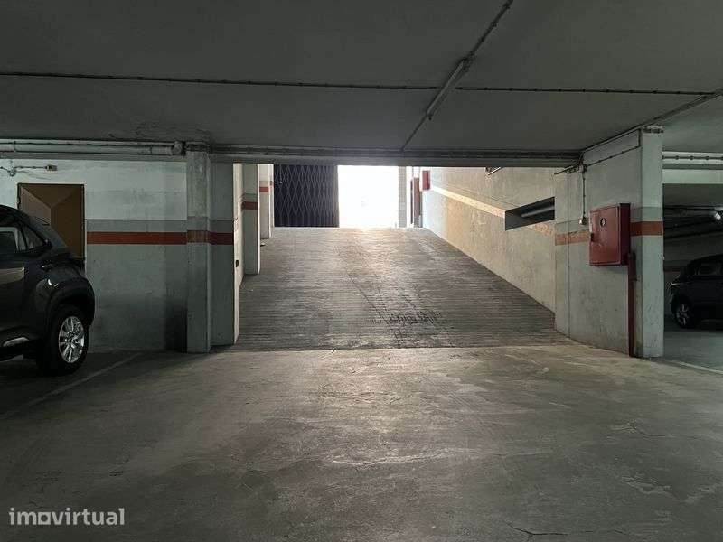 Vendo Lugar de Garagem junto ao hospital da Prelada - Grande imagem: 4/7
