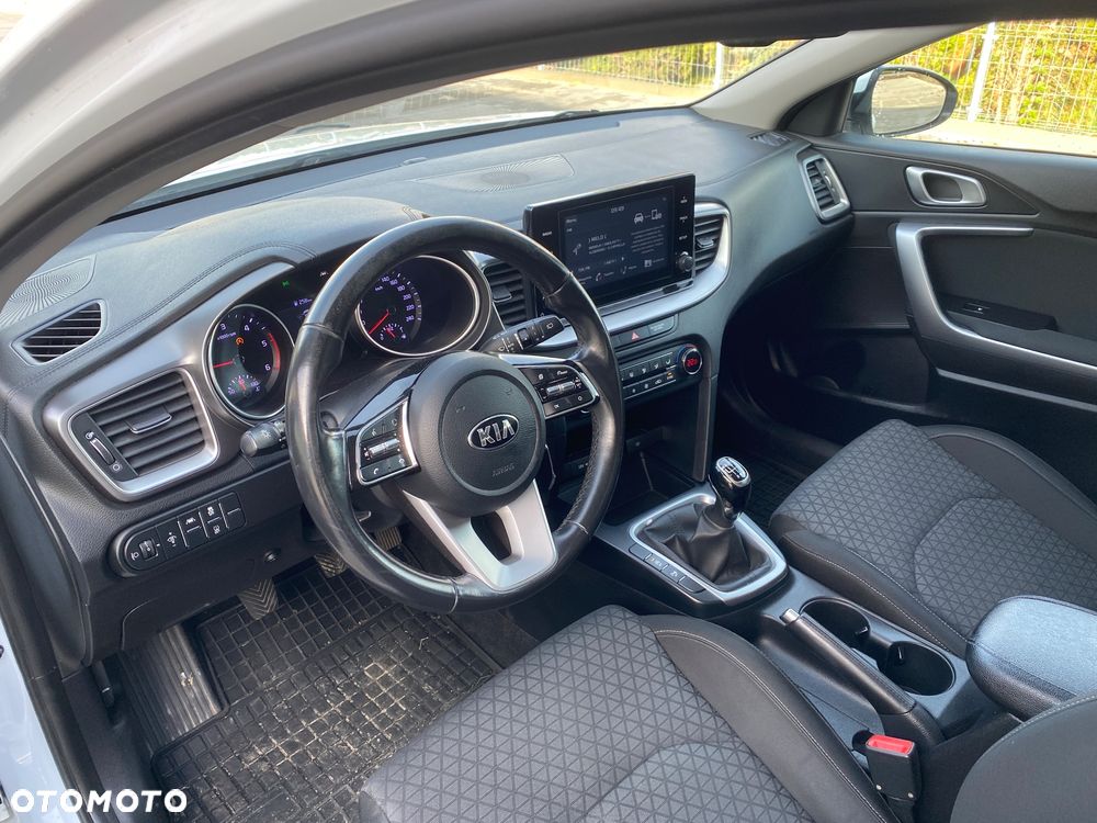 Kia Ceed ver-1-6-crdi-scr-l-business-line - 9