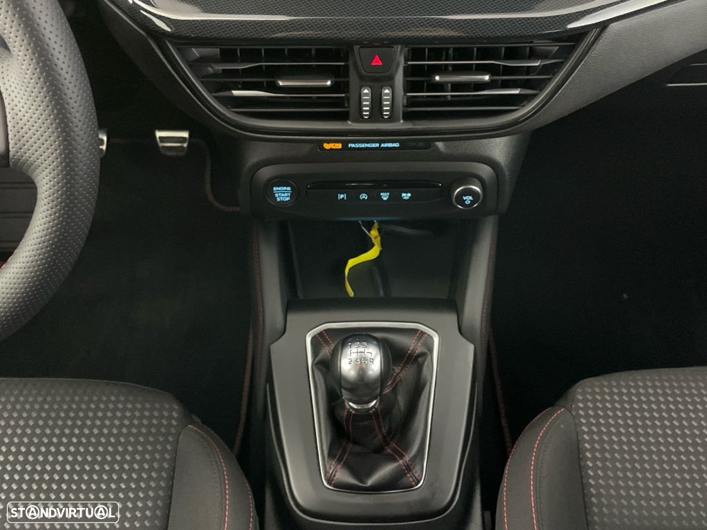 Ford Focus 1.0 EcoBoost MHEV ST-Line X - 16