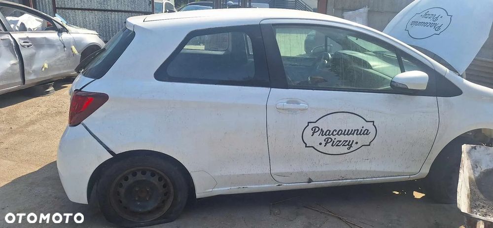 Toyota YARIS III 040 lift 3DRZWI błotnik prawy tył - 1