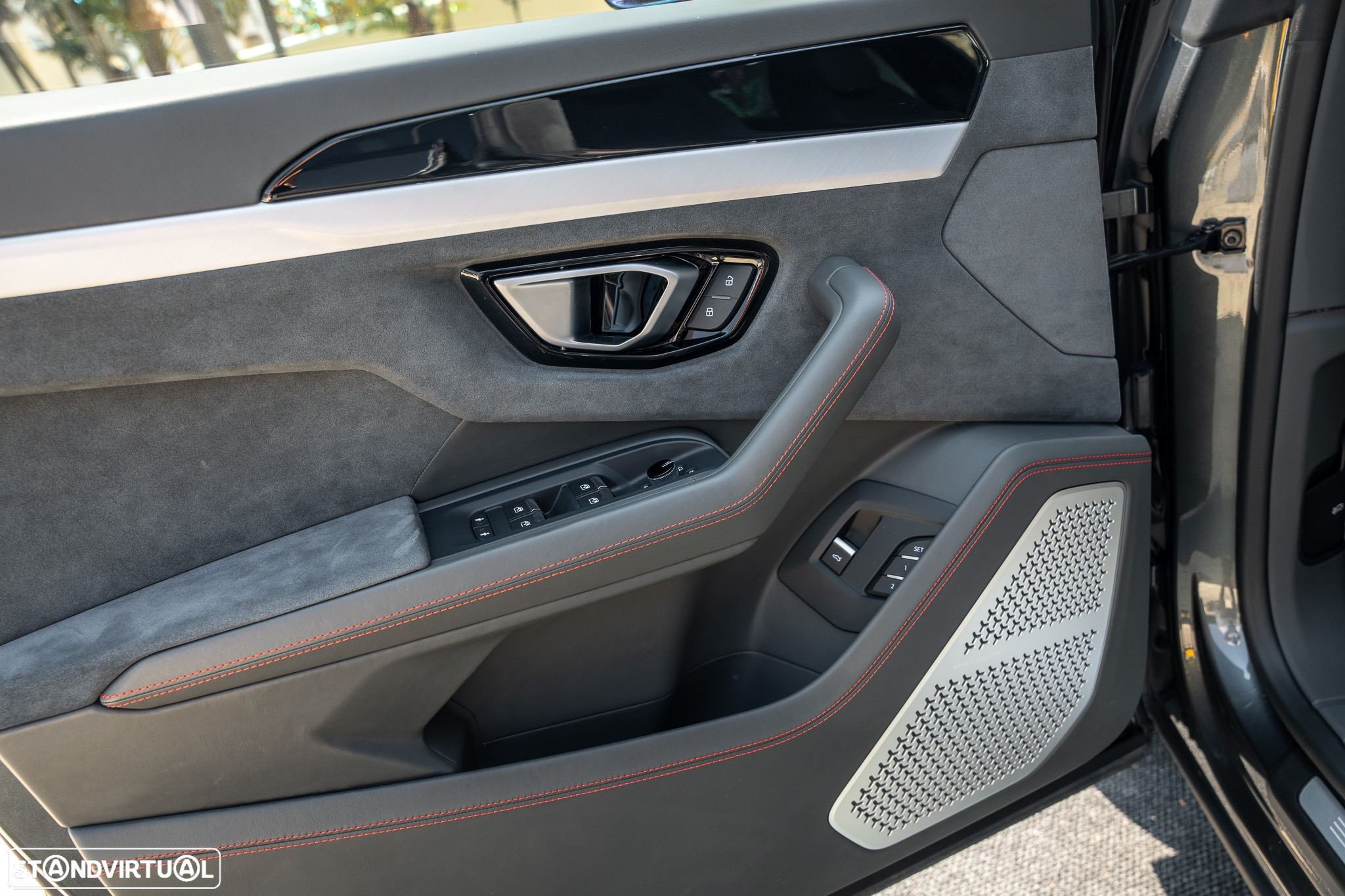 Lamborghini Urus 4.0 V8 - 12