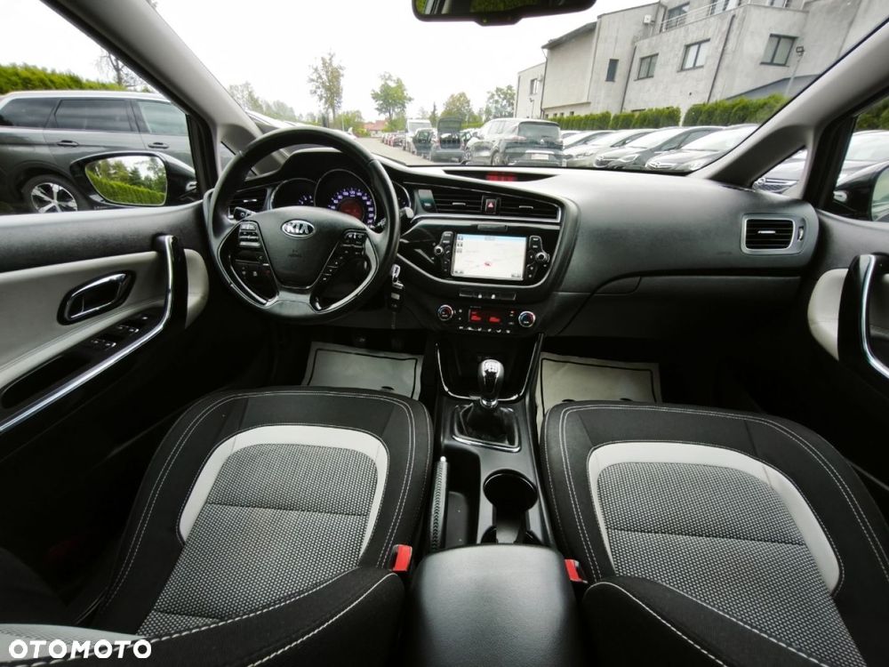 Kia Ceed - 8