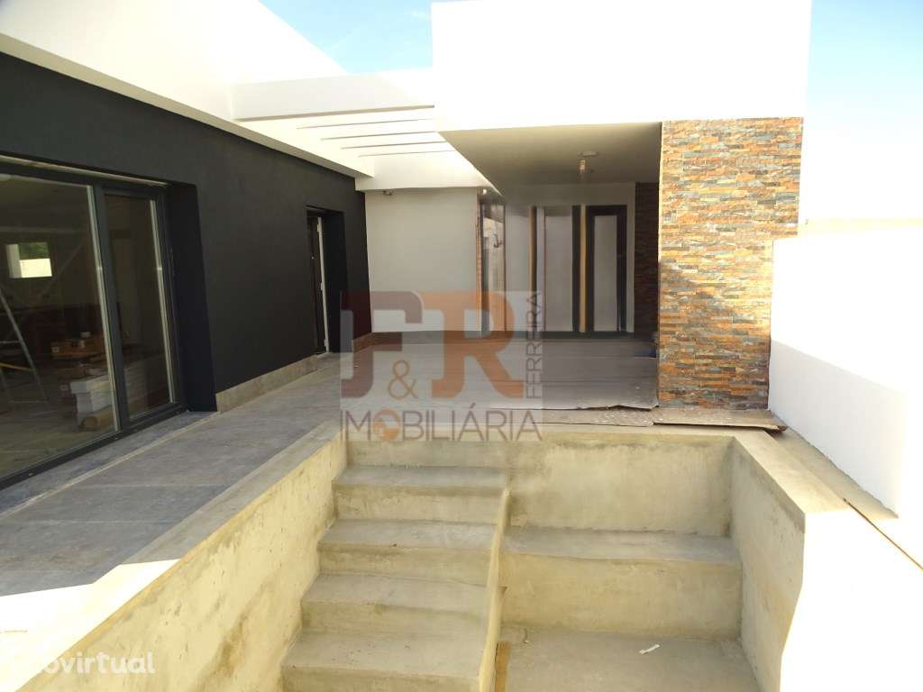 Moradia Isolada Térrea T3 com piscina e garagem Azeitão - Grande imagem: 2/41