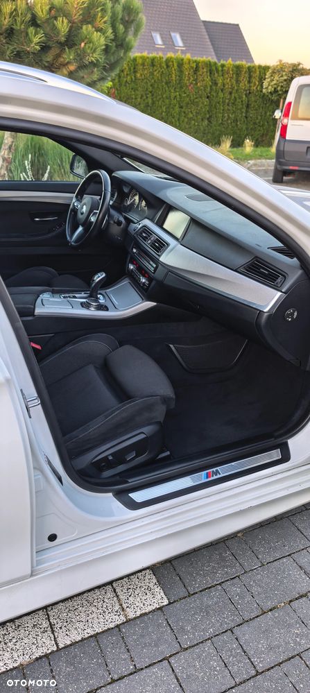 BMW Seria 5 525d xDrive - 17