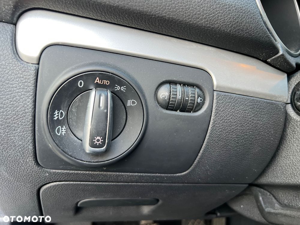 Volkswagen Golf 1.6 TDI DPF Highline - 21