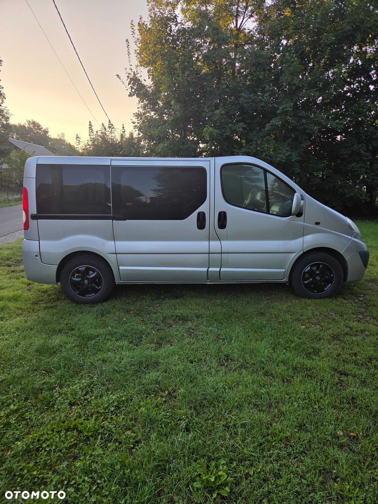 Opel Vivaro - 1