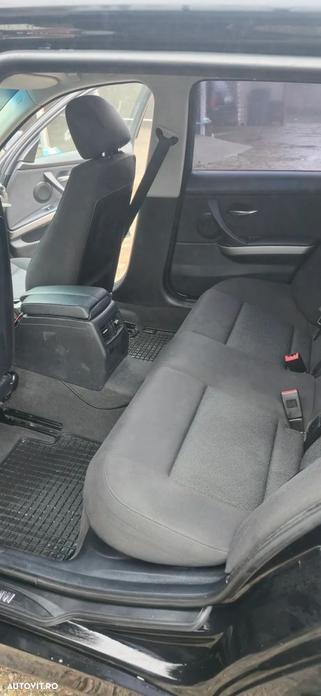 BMW Seria 3 318d DPF Touring - 17