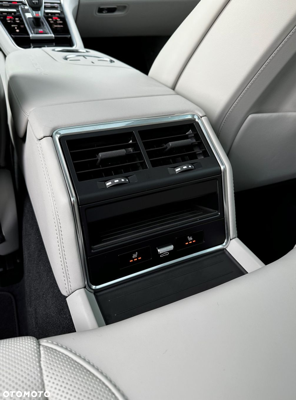 Porsche Panamera - 26
