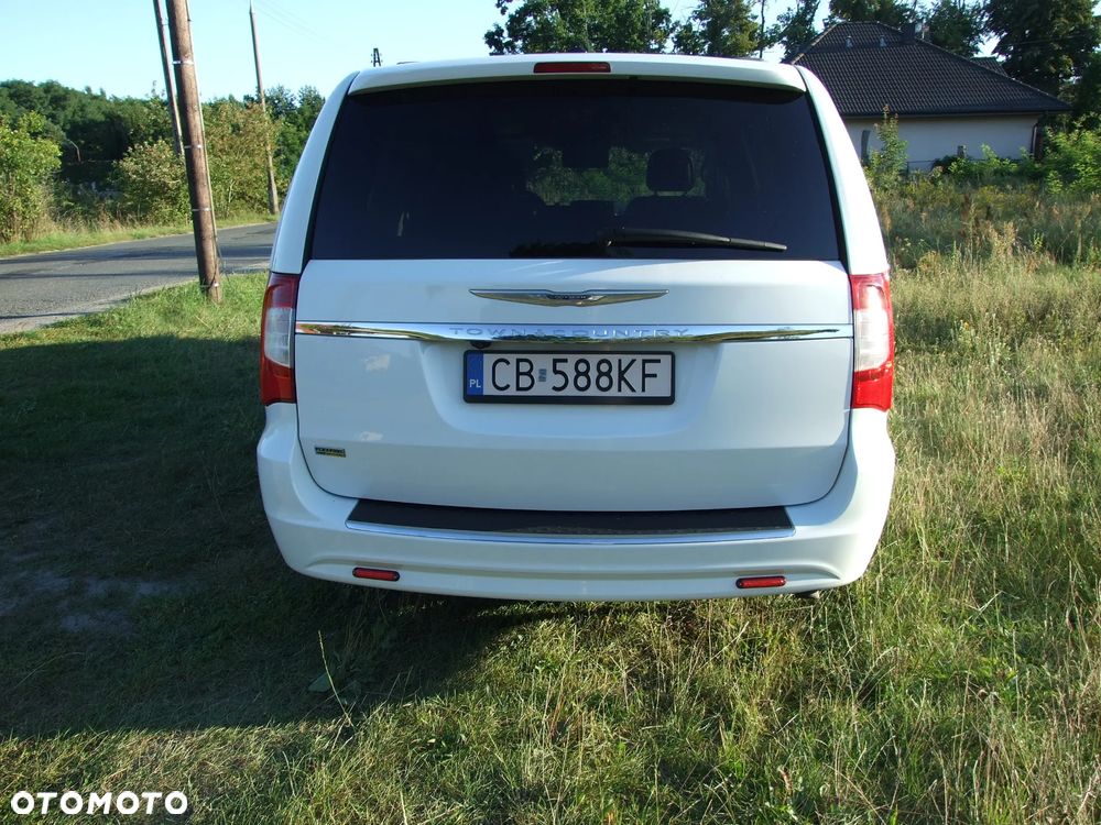 Chrysler Town & Country - 5