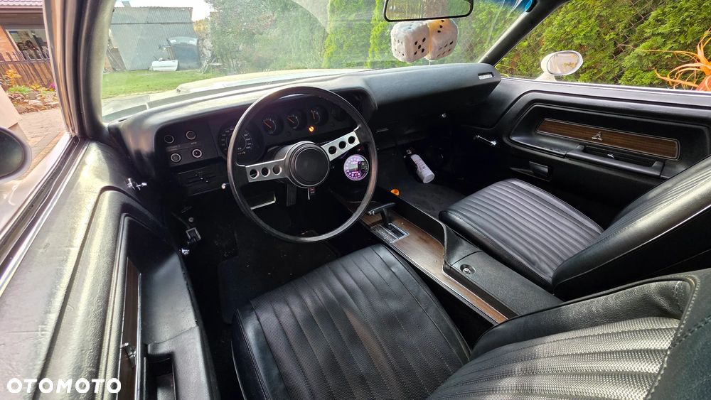 Dodge Challenger - 15