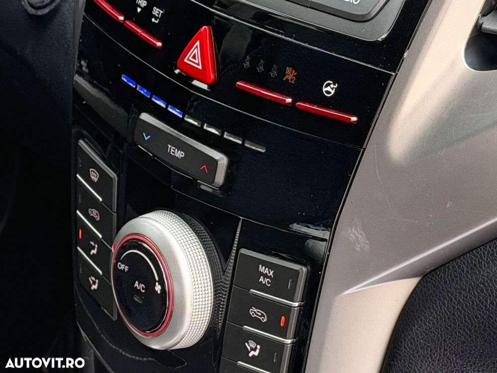 SsangYong Tivoli e-XDi 160 2WD Quartz - 32