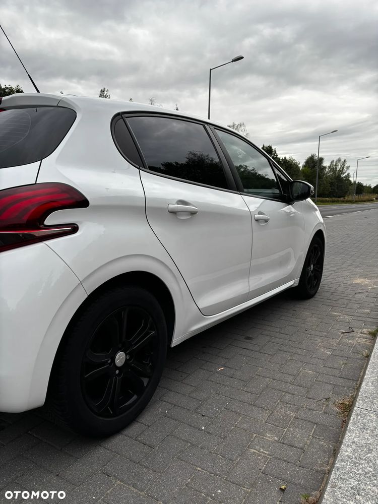 Peugeot 208 1.2 PureTech Active - 12