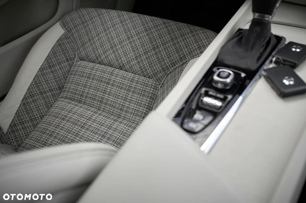 Volvo V60 2.0T Geartronic Powershift Momentum - 30