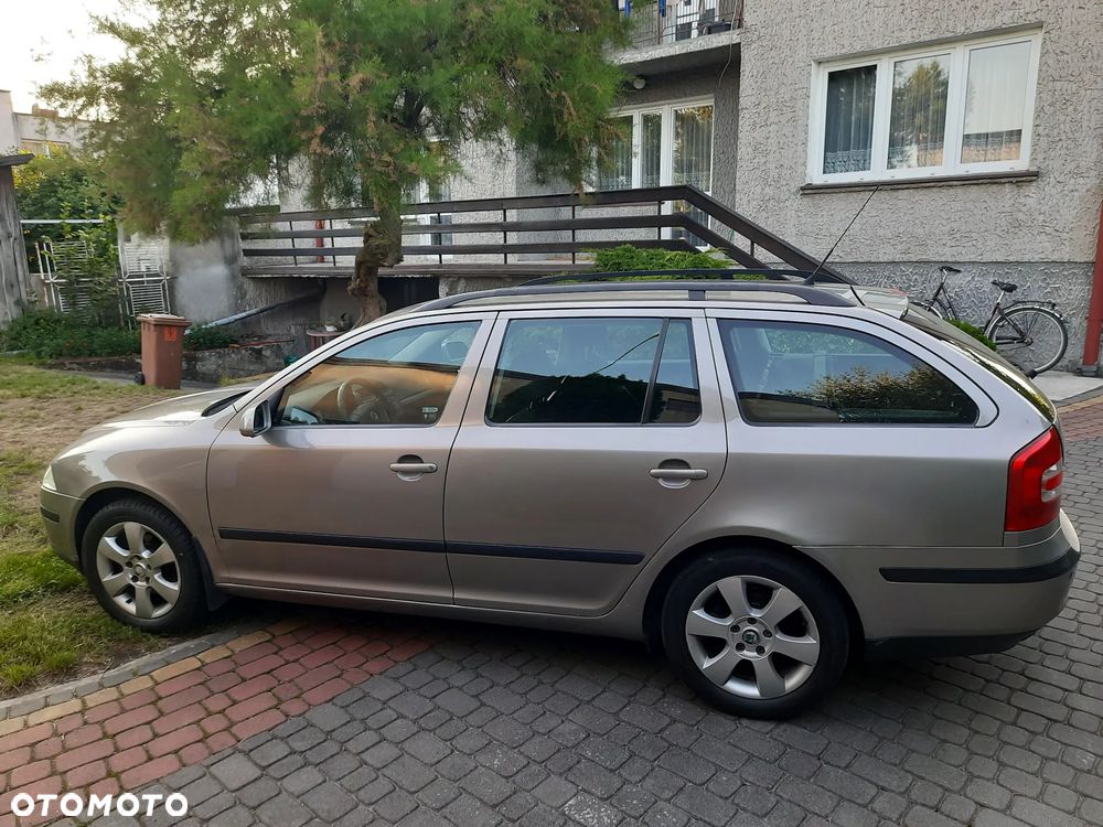 Skoda Octavia 1.6 Combi Style - 7