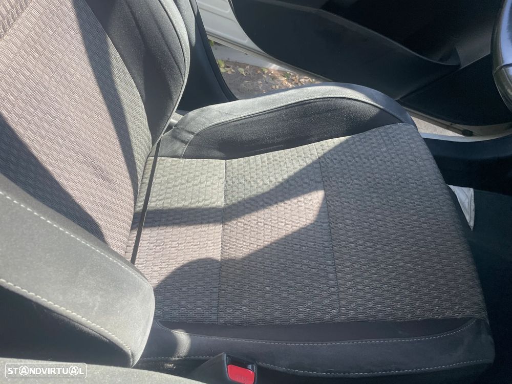 Toyota Auris Touring Sports 1.8 HSD Comfort +P.Techno+P.Sport - 24