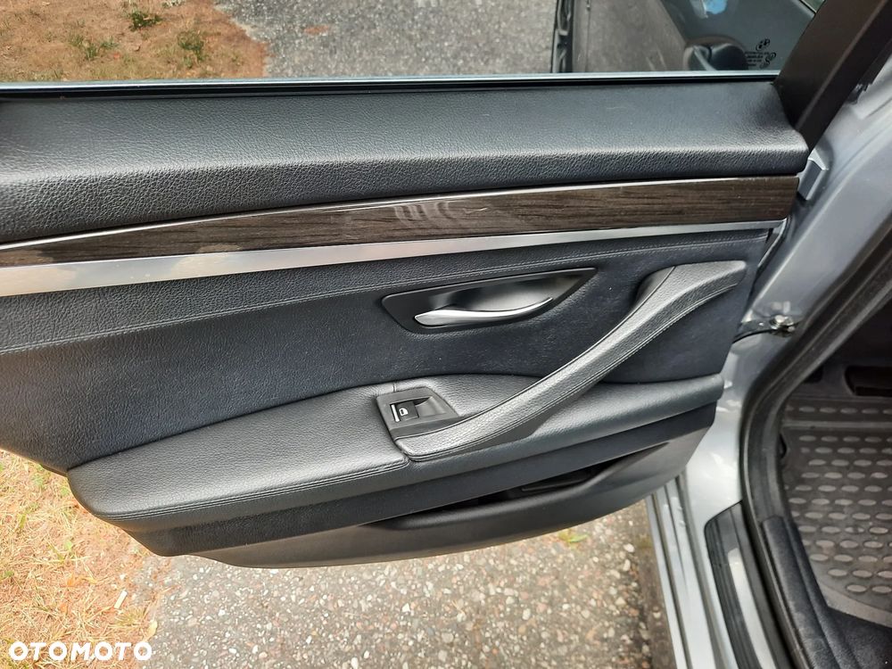 BMW Seria 5 530d xDrive - 23