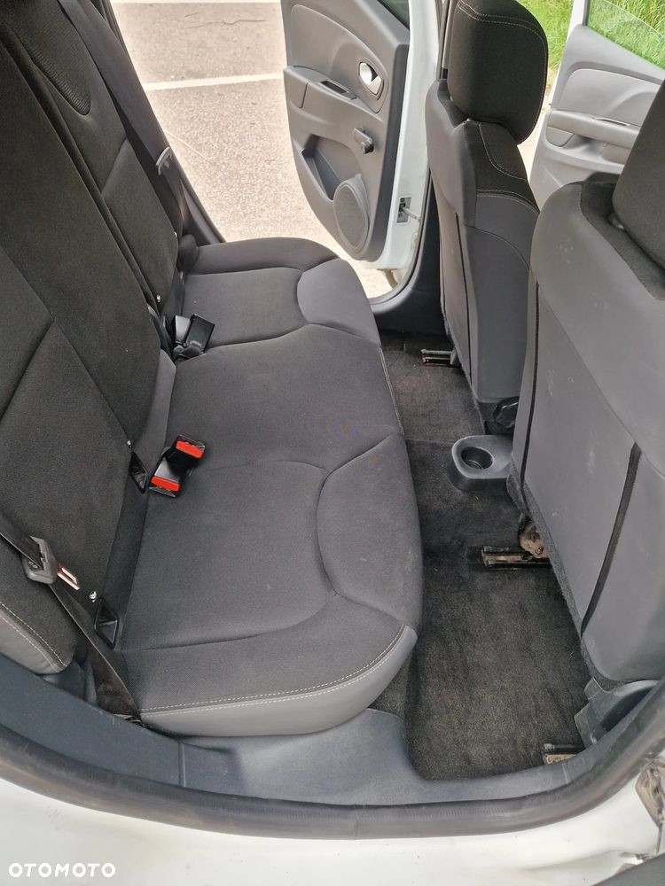 Renault Clio 1.2 16V Alize - 10