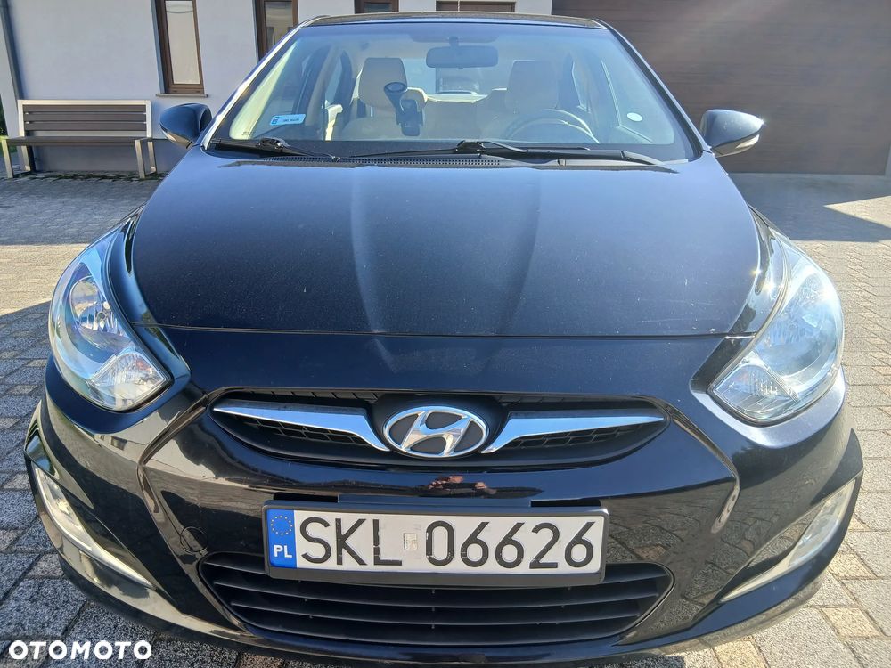 Hyundai Accent - 1
