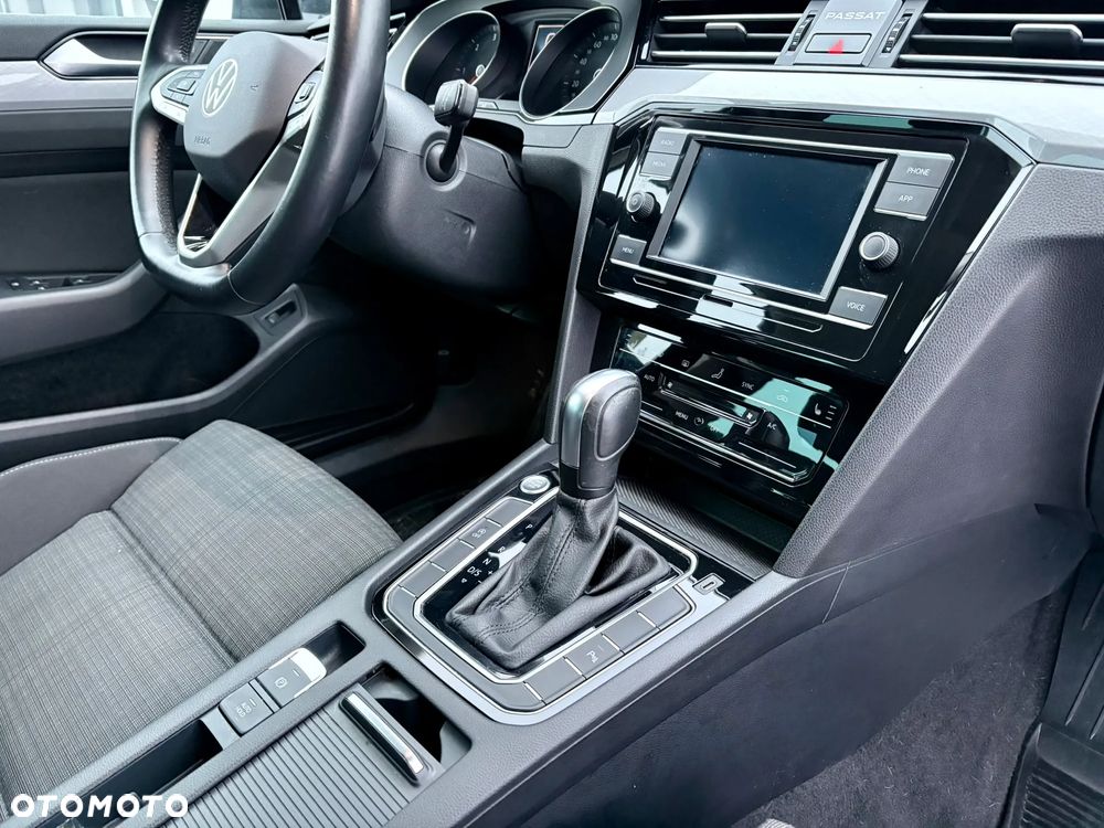 Volkswagen Passat - 15