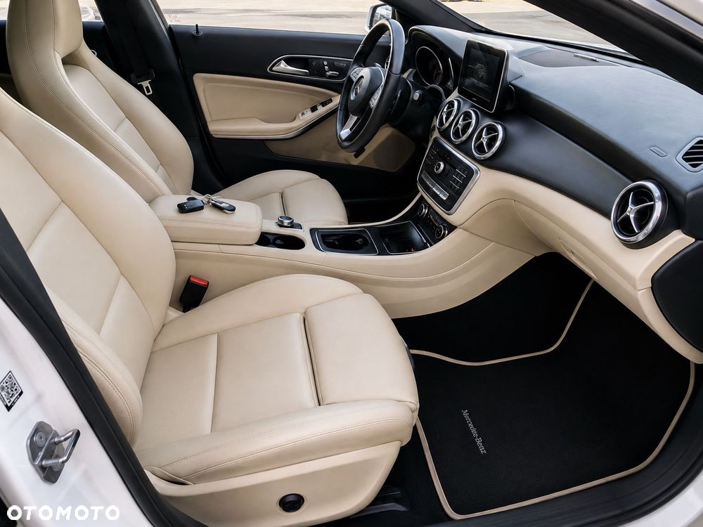Mercedes-Benz CLA 250 4-Matic AMG Line - 24