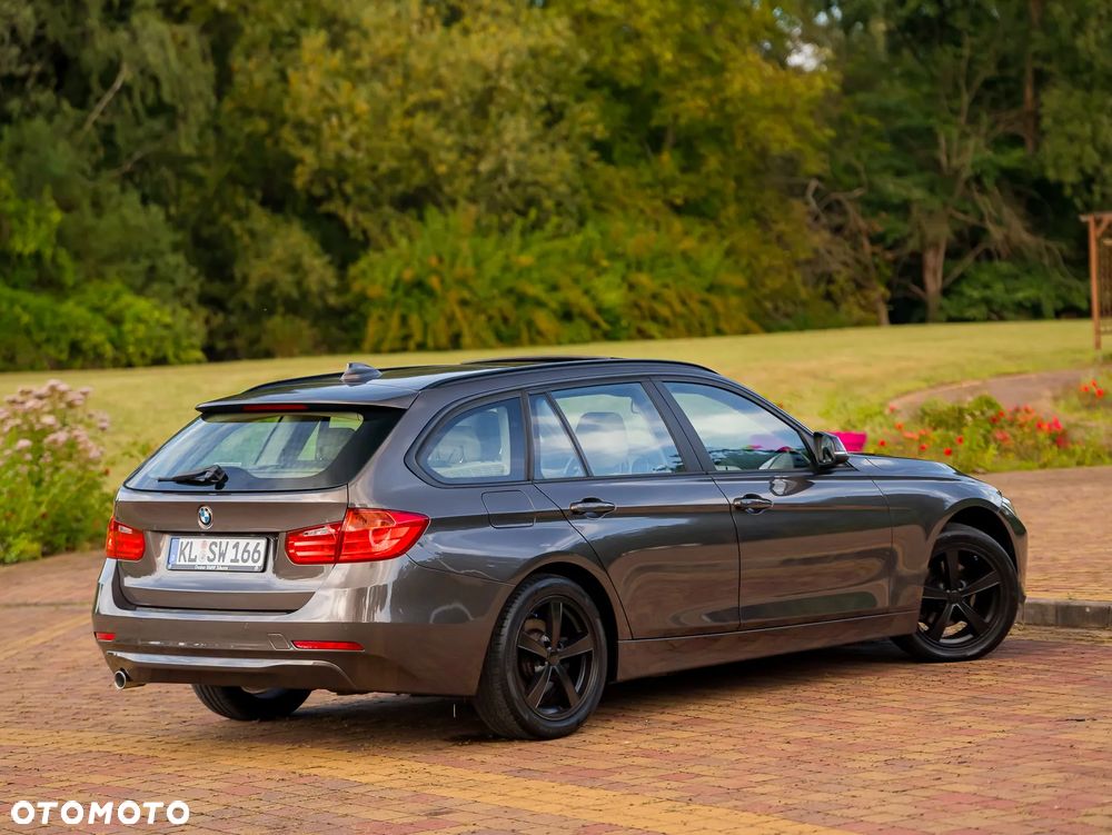 BMW Seria 3 318d Touring Blue Performance - 8