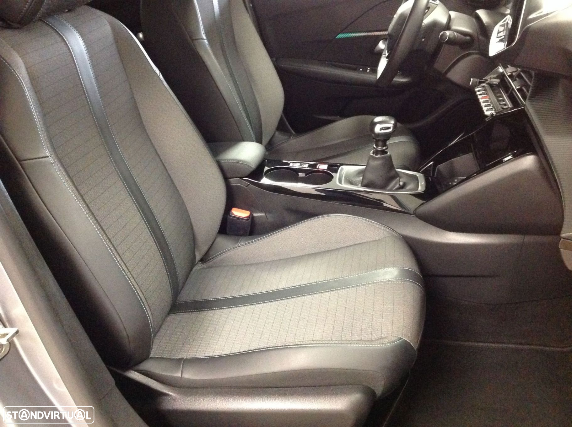 Peugeot 208 1.2 PureTech Allure - 49