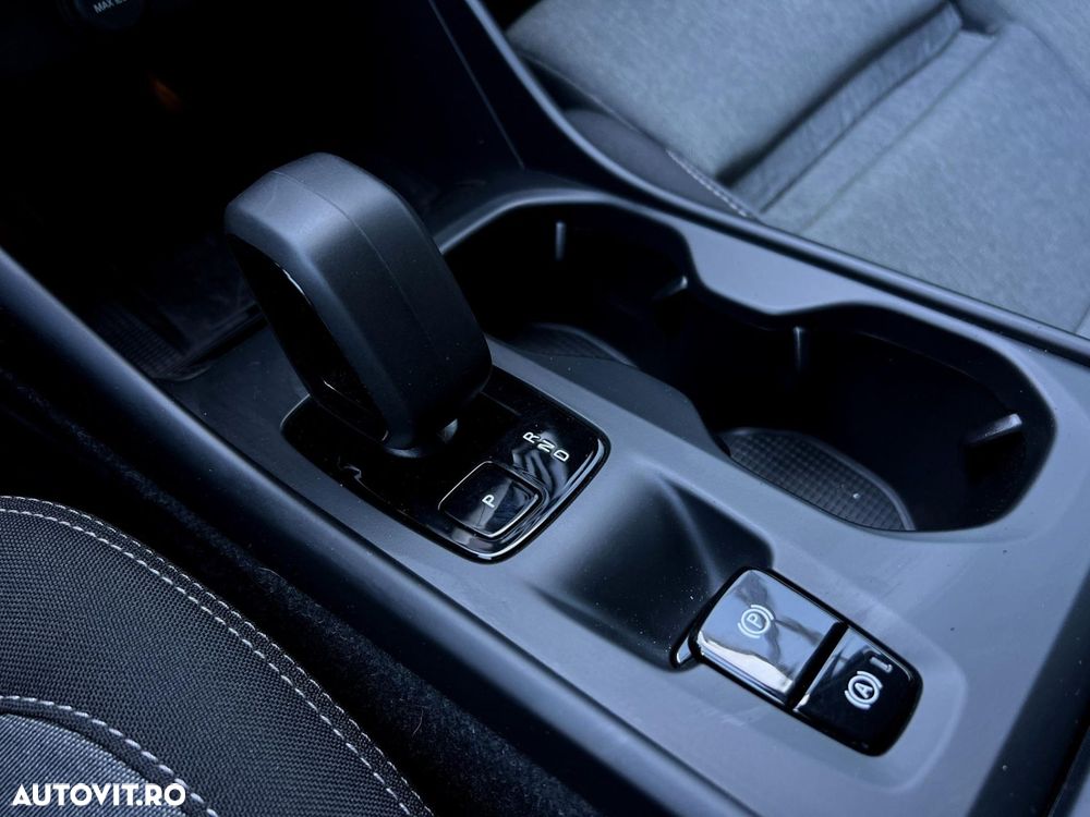 Volvo XC 40 B3 AT FWD MHEV Core - 28