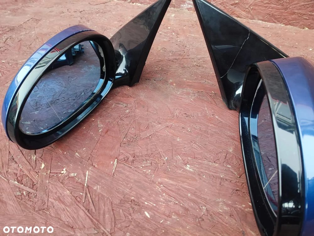 BMW E92 / E93. ORYGINALNE LUSTERKA M-PAKIET LEWE / PRAWE Z WERSJI SCHADOW-LINE, KOL. LE MANS BLAU METALIC 381. O NR: 7 176 168 / 7 176 167 OEM. W DOBRYM STANIE. WERSJA UK - 6