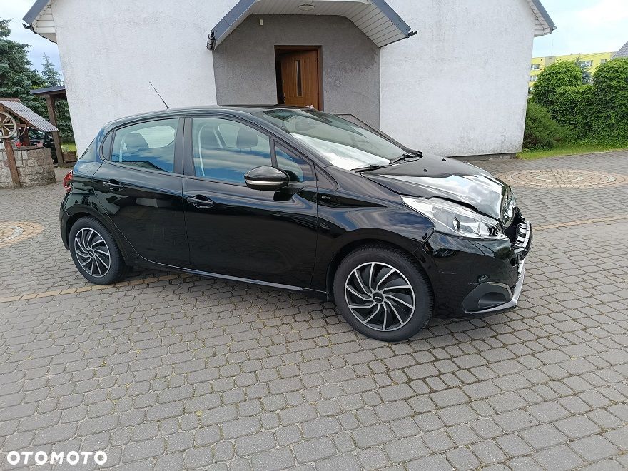 Peugeot 208 - 1
