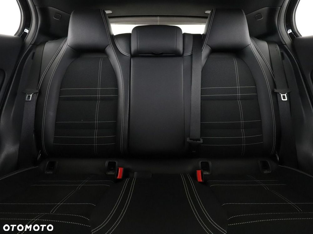 Mercedes-Benz GLA 200 Urban - 19