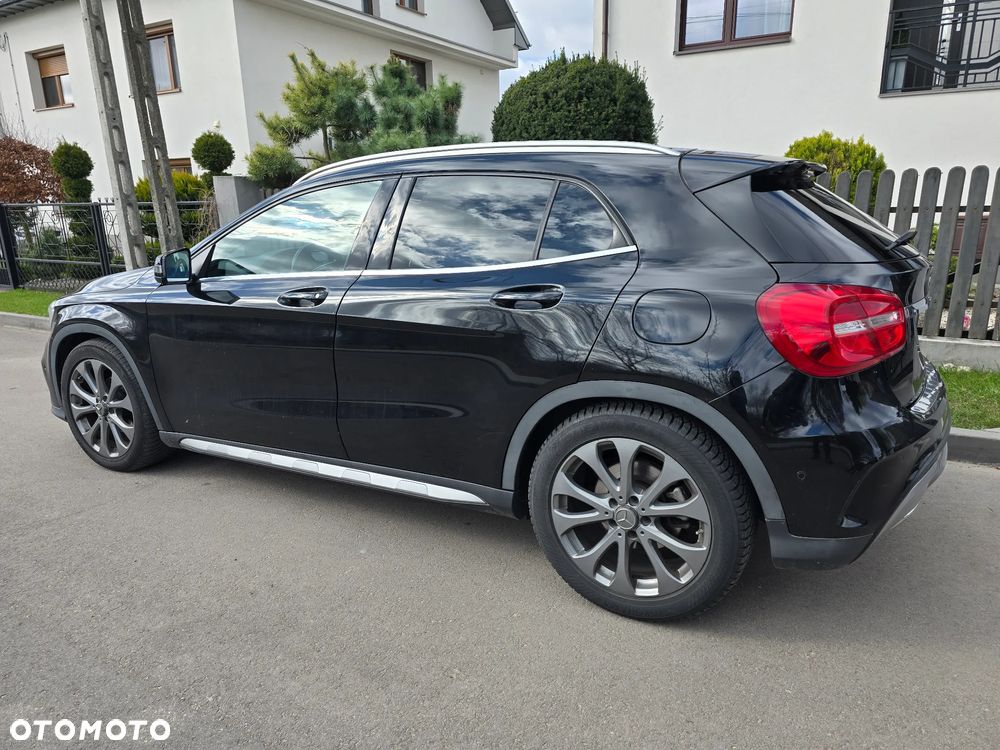 Mercedes-Benz GLA 200 d 7G-DCT AMG Line - 3