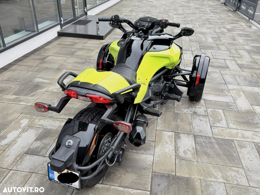 Can-Am Spyder - 6