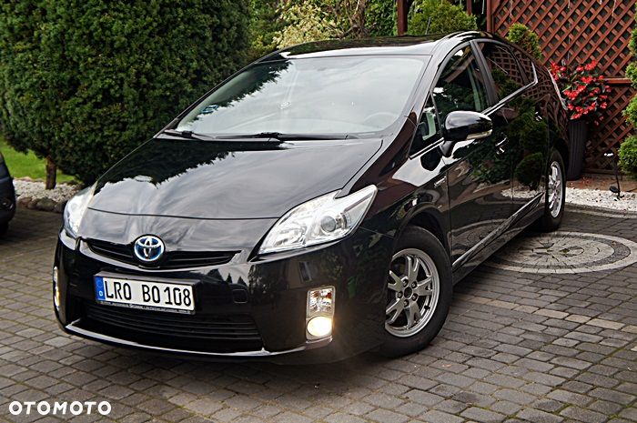 Toyota Prius (Hybrid) Life - 9