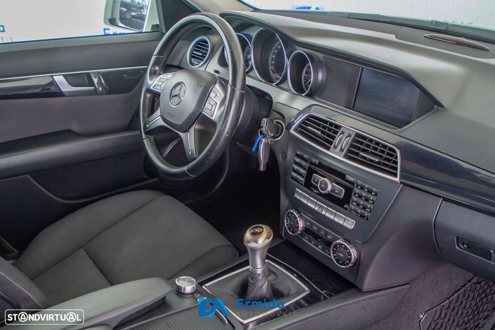Mercedes-Benz C 220 CDi Avantgarde BlueEfficiency - 32