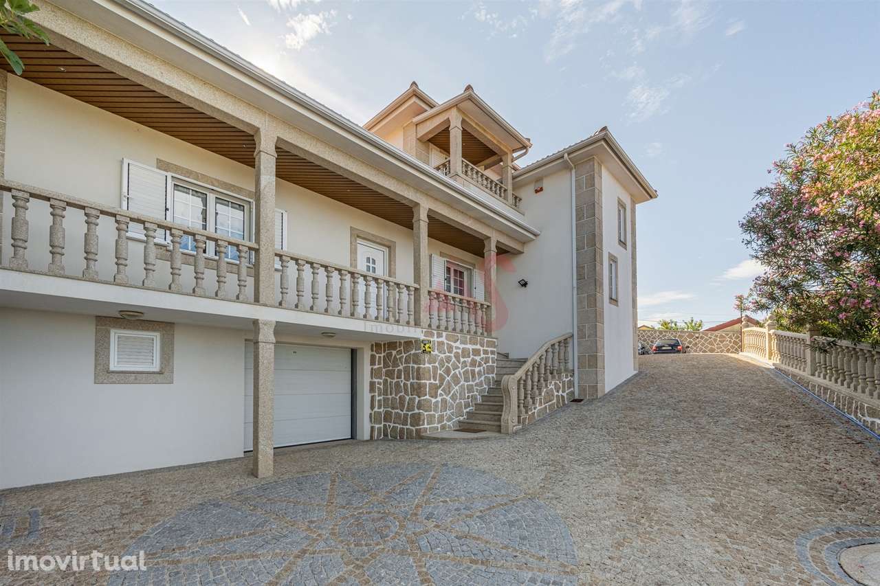 Moradia Exclusiva com 6 Suítes, Jardim e Piscina em Vilar de Ferreiros - Grande imagem: 2/47