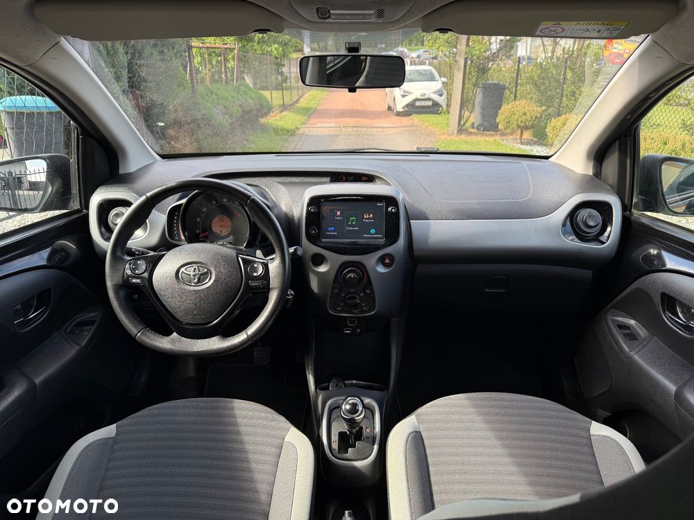 Toyota Aygo x.shift x-play connect - 16