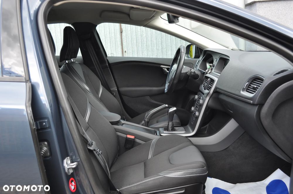 Volvo V40 D2 Momentum - 12